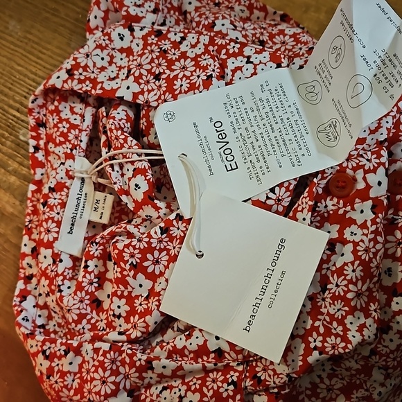 BEACH LUNCH LOUNGE Colletion Red Floral Short Sleeve Casual Button Up Blouse - Picture 7 of 8